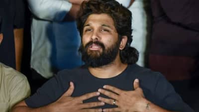 पोलिसांच्या चौकशीदरम्यान अल्लू अर्जुन भावूक; चेंगराचेंगरीचे व्हिडीओ पाहून..