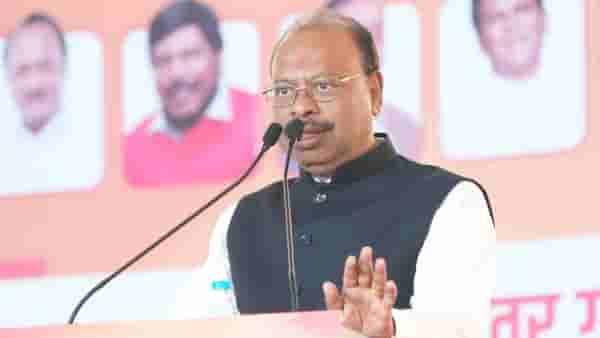 अन् बावनकुळे देवेंद्र फडणवीस यांचं नावच विसरले... गटनेता निवडताना काय घडलं?