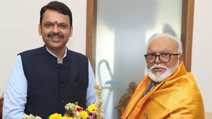 छगन भुजबळ अन् देवेंद्र फडणवीसांचा एकाच गाडीने प्रवास अन् चर्चांना उधाण, राजकारणात मोठ्या घडामोडी छगन भुजबळ अन् देवेंद्र फडणवीसांचा एकाच गाडीने प्रवास अन् चर्चांना उधाण, राजकारणात मोठ्या घडामोडी