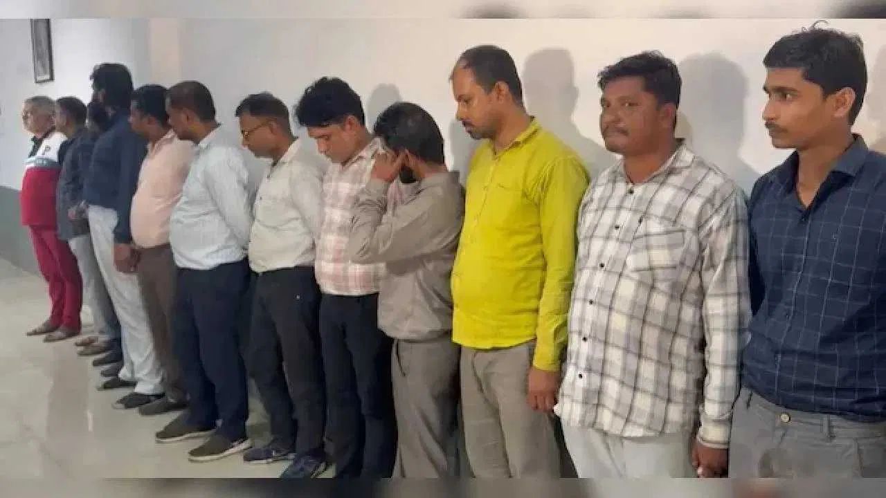 आठवी पास बोगस डॉक्टर करत होते रुग्णांवर उपचार, 80 हजारांत घेतली पदवी, एक-दोन नव्हे 14 बनावट डॉक्टरांचा भांडाफोड