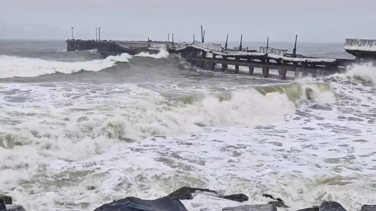 Cyclone Fengal : 3 दिवस मुसळधार पावसाचा अंदाज, मच्छिमारांना किनारपट्टीपासून दूर राहण्याचा इशारा