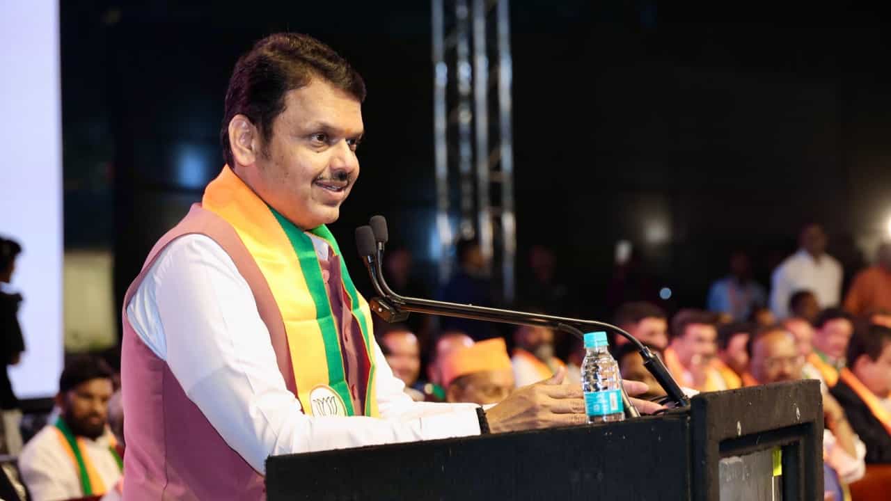 Devendra Fadnavis : 'श्रद्धा-सबुरीचा अर्थ समजला नाही त्यांची हालत...', मुख्यमंत्र्यांचा नाव न घेता विरोधकांना टोला Devendra Fadnavis : 'श्रद्धा-सबुरीचा अर्थ समजला नाही त्यांची हालत...', मुख्यमंत्र्यांचा नाव न घेता विरोधकांना टोला