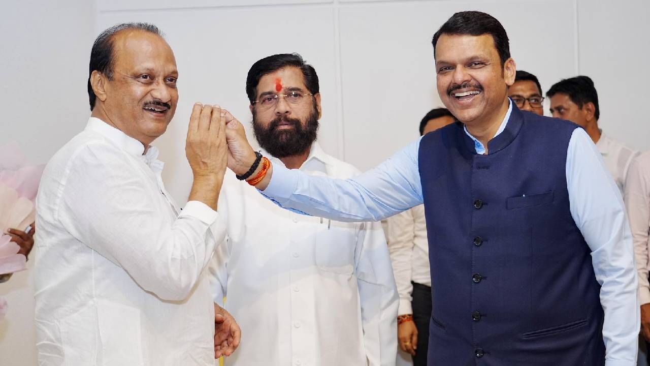 शपथविधी सोहळ्यात मुख्यमंत्री अन् उपमुख्यमंत्र्यांचा लूक कसा असणार? गुलाबी रंगही उठून दिसणार शपथविधी सोहळ्यात मुख्यमंत्री अन् उपमुख्यमंत्र्यांचा लूक कसा असणार? गुलाबी रंगही उठून दिसणार
