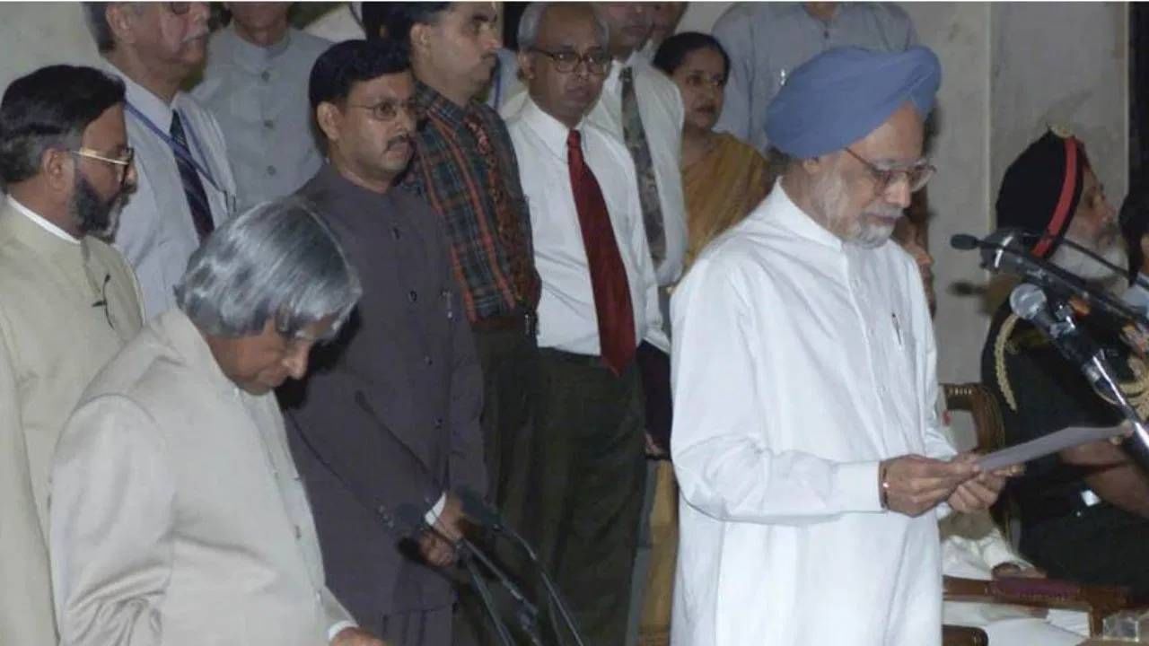 Dr. Manmohan Singh : काँग्रेसचे अनेक दिग्गज होते शर्यतीत, या नेत्यांना पिछाडीवर टाकून भारताचे पंतप्रधान कसे बनले डॉ. मनमोहन सिंग ?