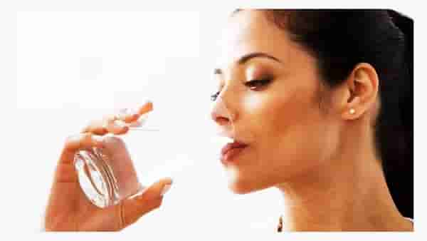 Health Benefits: निरोगी आरोग्यासाठी नेमकं किती ग्लास पाणी प्यावे? जाणून घ्या फायदे
