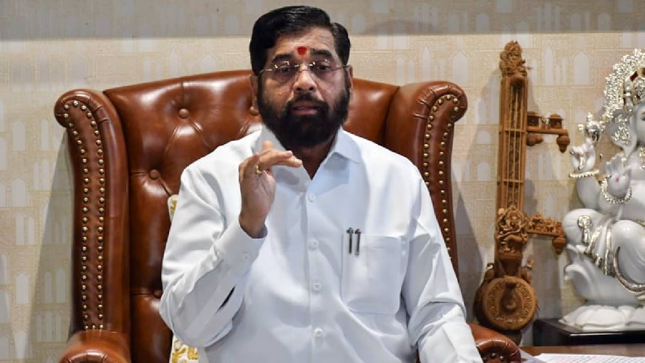 Sanjay Raut : ‘काळजीवाहू मुख्यमंत्र्यांच्या प्रकृतीची काळजी…’, संजय राऊत यांचा जिव्हारी लागणारा वार