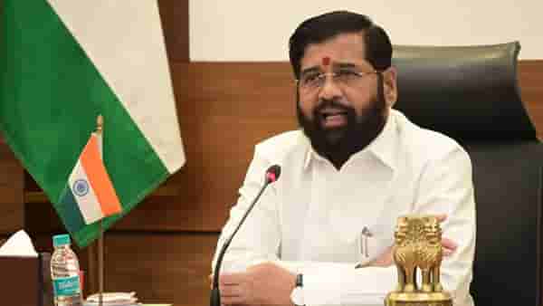Shivsena : शिवसेनेचा मोठा नेता एकनाथ शिंदेंवर नाराज का? जाहीरातीतून धनुष्यबाण चिन्ह गायब