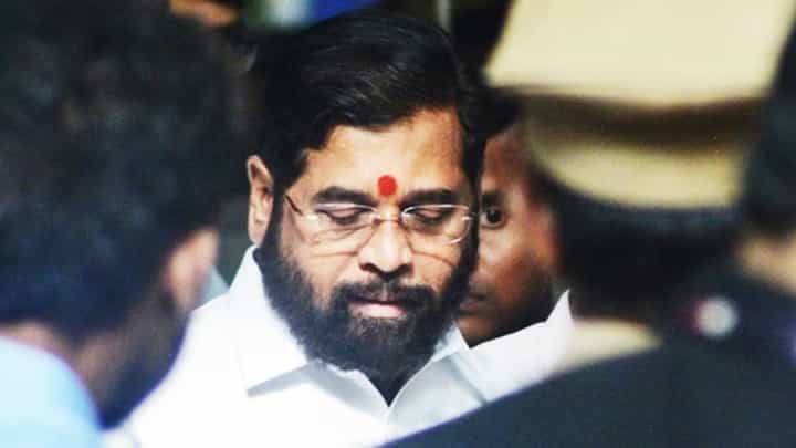 Eknath Shinde : एकनाथ शिंदेंना ठाण्याचं पालकमंत्रीपद मिळणार की...? महायुतीत रस्सीखेच, कोणाच्या नावाची चर्चा? Eknath Shinde : एकनाथ शिंदेंना ठाण्याचं पालकमंत्रीपद मिळणार की...? महायुतीत रस्सीखेच, कोणाच्या नावाची चर्चा?