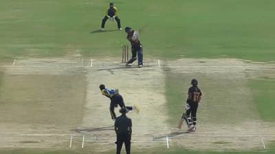 W,W,W..! टी20 क्रिकेट स्पर्धेत एकाच दिवसात दोन हॅटट्रीक, खटाखट विकेट्सचा पाहा Video