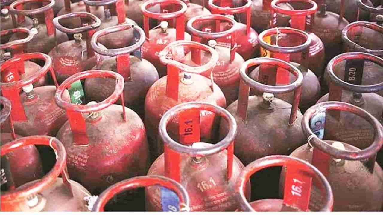 LPG Cylinder : वर्षाच्या अखेरीस पुन्हा महागाईच्या झळा; गॅस सिलेंडर महागला, सलग पाचव्यांदा ग्राहकांचा खिसा कापला