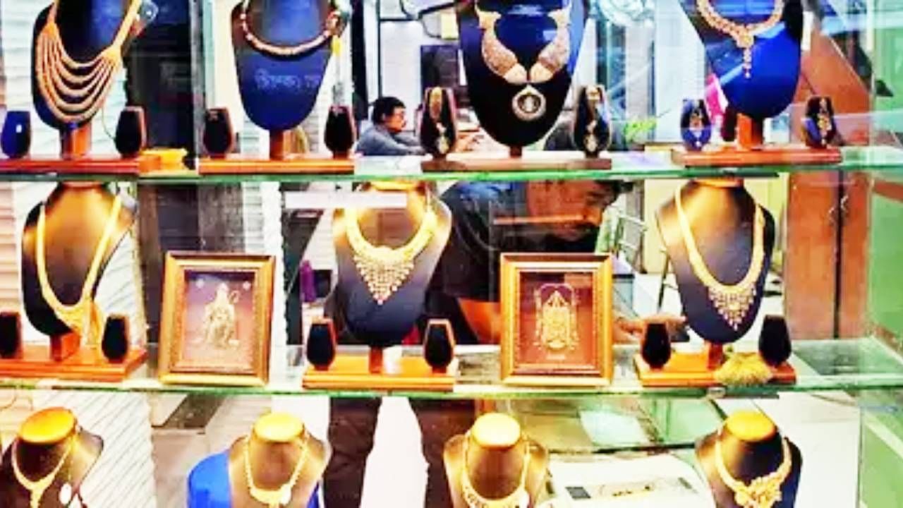 Gold Silver Rate Today 7 December 2024 : लग्नसराईत स्वस्त झाले सोने-चांदी, आता काय आहेत किंमती?