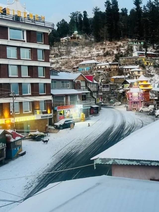 हिमाचल प्रदेशमध्ये मोसमातील पहिली बर्फवृष्टी; निसर्गाचं मनमोहक दृष्य