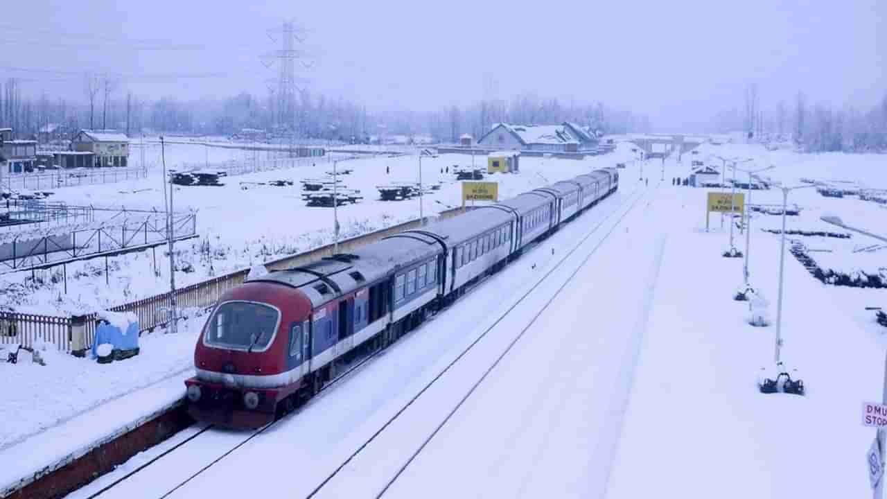 प्रथमच ट्रेनमध्ये गरम पाणी अन् गरम हवा...पुढील महिन्यात सुरु होणार या दोन नवीन रेल्वे