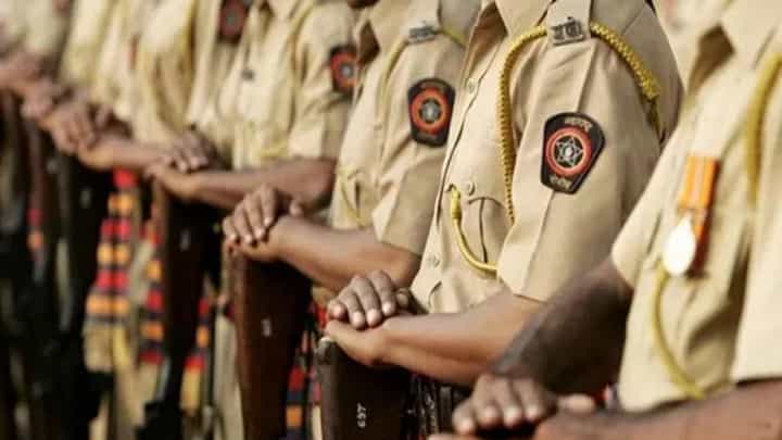 मुंबईत पोलीस हवालदाराच्या लेकानं वडिलांच्या रिवॉल्व्हरमधून झाडल्या स्वत:वर गोळ्या अन्..., कारण नेमकं काय? मुंबईत पोलीस हवालदाराच्या लेकानं वडिलांच्या रिवॉल्व्हरमधून झाडल्या स्वत:वर गोळ्या अन्..., कारण नेमकं काय?