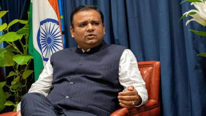 Rahul Narvekar : राहुल नार्वेकर हेच पुन्हा एकदा विधानसभा अध्यक्ष, बिनविरोध होणार निवड Rahul Narvekar : राहुल नार्वेकर हेच पुन्हा एकदा विधानसभा अध्यक्ष, बिनविरोध होणार निवड