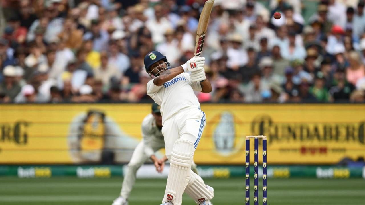 नितीश कुमार रेड्डीने या षटकारासह ऑस्ट्रेलियाविरुद्धच्या मालिकेत सर्वाधिक षटकार मारण्याची बरोबरी कली आहे. दुसरीकडे, एकाच मालिकेत सर्वाधिक षटकार मारण्याचा विक्रम केला आहे. मायकल वॉनने 2002-03 एशेज मालिकेत 8 षटकार मारले होते. तर ख्रिस गेलने 2009-10 मध्ये ऑस्ट्रेलिया दौऱ्यात 8 षटकार मारले होते.