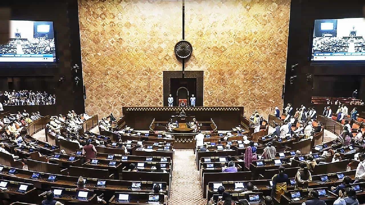 राज्यसभेत काँग्रेस खासदाराच्या बाकाखाली नोटांचं बंडल? मनु सिंघवींनी आरोप फेटाळले; म्हणाले, '3 मिनिटंच बसलो अन् 500 रू...'