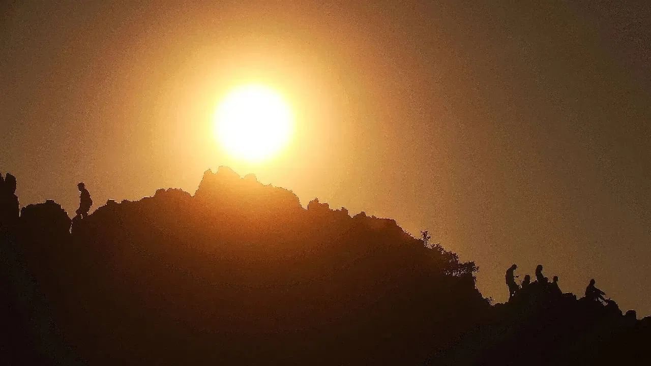 लवकरच येणार वर्षातील सर्वात छोटा दिवस, काय असेल खास? जाणून घ्या लवकरच येणार वर्षातील सर्वात छोटा दिवस, काय असेल खास? जाणून घ्या