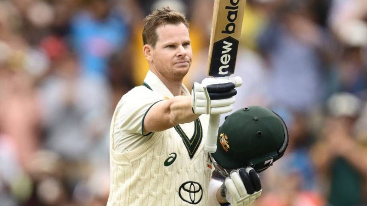 स्टीव्ह स्मिथच्या शतकापूर्वी हा विक्रम जो रूटच्या नावावर होता. त्याने भारताविरुद्ध 10 शतकं झळकावली आहे. पण आता स्टीव्ह स्मिथ 11 शतकांसह आघाडीवर आहे. रिकी पाँटिंग, गॅरी सोबर्स आणि व्हिव्ह रिचर्ड्स यांनी भारताविरुद्ध प्रत्येकी 8 शतकं झळकावली आहेत.