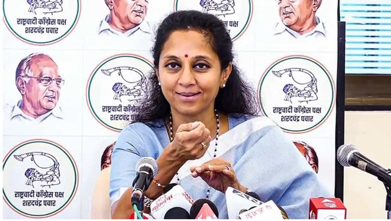 Supriya Sule Video : 'एका डरपोक मंत्र्याची विकेट जाणार, जो बायकोच्या आड लपतो अन्...', बीड प्रकरणावरून सुप्रिया सुळेंचा  गौप्यस्फोट
