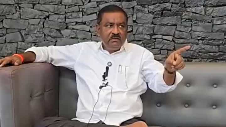 Suresh Dhas : सुरेश धसांचा नवा अंदाज, भावूक होत म्हणाले 'कल खेल में हम हो ना हो, गर्दिश में...' Suresh Dhas : सुरेश धसांचा नवा अंदाज, भावूक होत म्हणाले 'कल खेल में हम हो ना हो, गर्दिश में...'