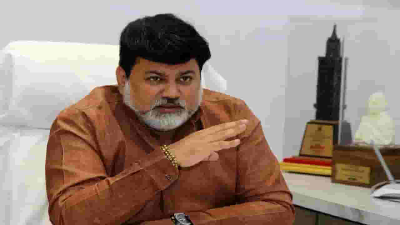 Uday Samant Video : 'हा बालिशपणा, मी भीक घालत नाही, शिंदे आणि माझ्यात...', उदय सामंतांनी 'त्या' वक्तव्यावरून राऊत-वडेट्टीवारांना फटकारलं Uday Samant Video : 'हा बालिशपणा, मी भीक घालत नाही, शिंदे आणि माझ्यात...', उदय सामंतांनी 'त्या' वक्तव्यावरून राऊत-वडेट्टीवारांना फटकारलं