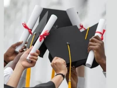 भारतातील सर्वाधिक शिकलेले 10 नेते तुम्हाला माहितीयेत का? पदव्या ऐकूण उर अभिमाने भरून येईल!