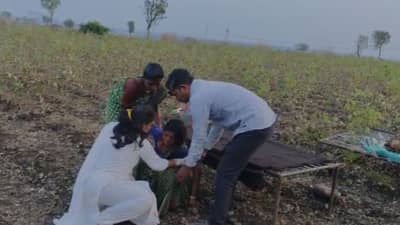 3 इडियट्स चित्रपटासारखा किस्सा, शेतात आशा वर्कर अन् डॉक्टरांकडून महिलेची यशस्वी डिलेव्हरी