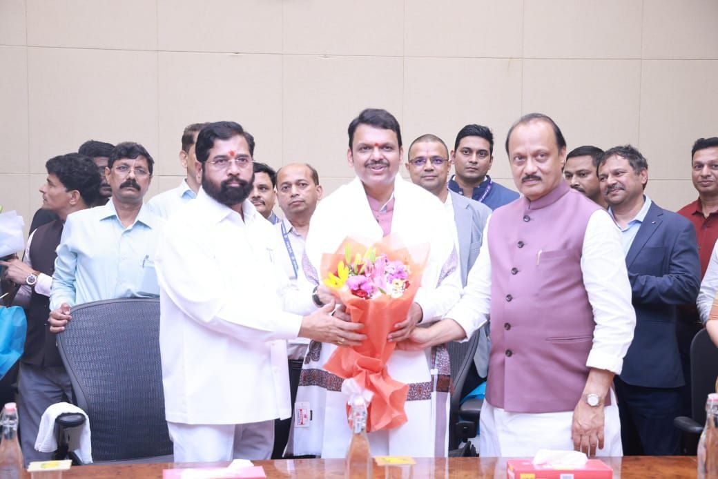 शपथविधी सोहळ्यानंतर मुख्यमंत्री एकनाथ शिंदे आणि दोन्ही उपमुख्यमंत्री  मंत्रालयात गेले तेथे विधीमंडळ वार्ताहर संघाने देखील त्यांचे स्वागत करीत अभिनंदन केले. 