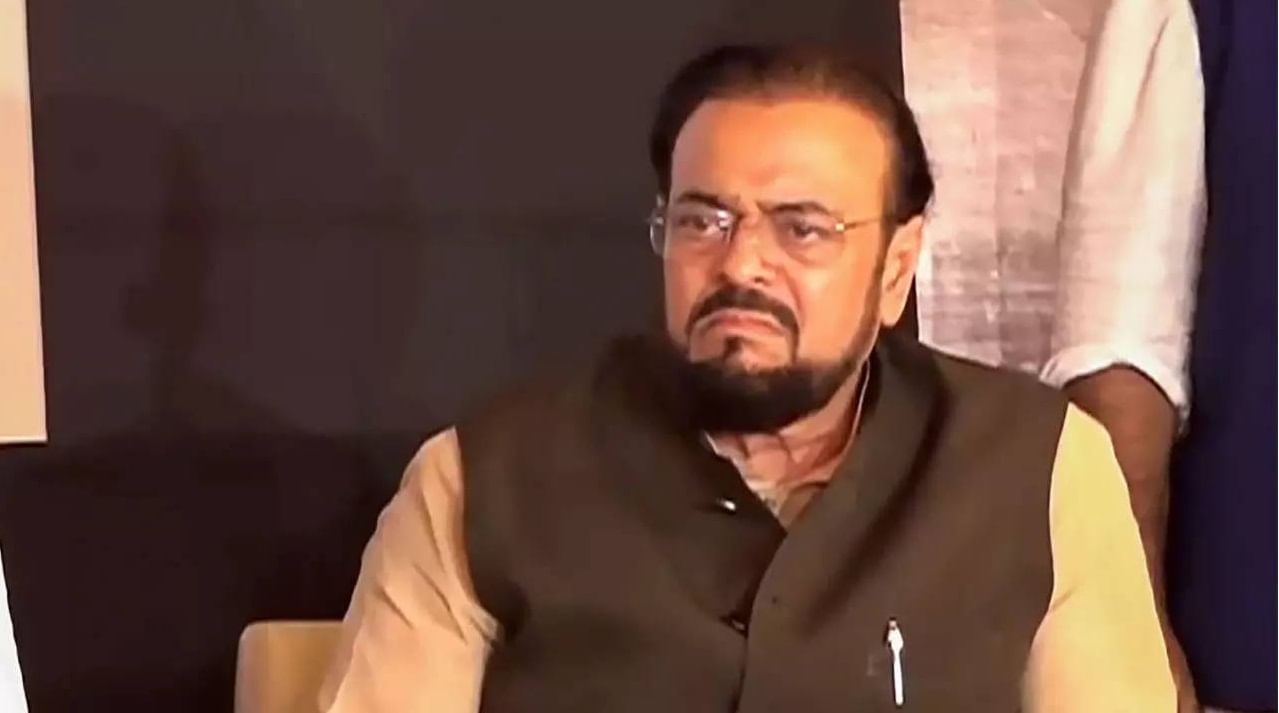 औरंगजेबाबद्दल केलेल्या 'त्या' वक्तव्यानंतर अबू आझमी नरमले, म्हणाले मी कोणत्याही महापुरुषाबद्दल... औरंगजेबाबद्दल केलेल्या 'त्या' वक्तव्यानंतर अबू आझमी नरमले, म्हणाले मी कोणत्याही महापुरुषाबद्दल...