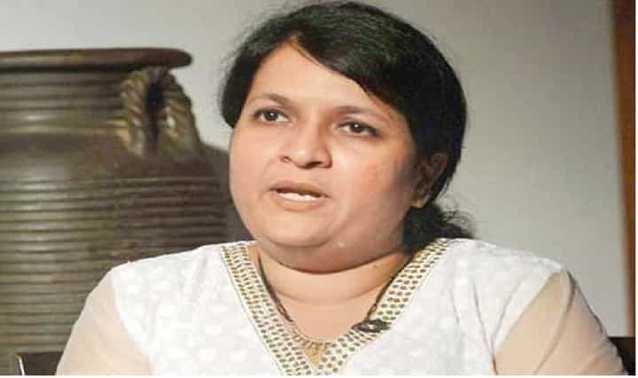 Beed Crime : अंजली दमानिया रिचार्जवर चालणाऱ्या ताई, राष्ट्रवादीच्या नेत्याची खोचक टीका Beed Crime : अंजली दमानिया रिचार्जवर चालणाऱ्या ताई, राष्ट्रवादीच्या नेत्याची खोचक टीका