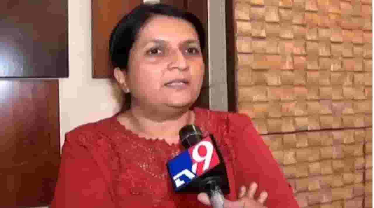 Anjali Damania Video : 'राजकीय रंग असलेली व्यक्ती...', कराडला ICU मध्ये ठेवणारा डॉक्टर वादाच्या भोवऱ्यात; दमानियांकडून गंभीर आरोप