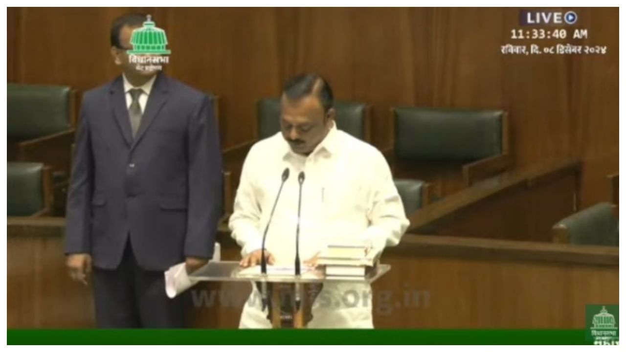 भाषेबद्दल नवनिर्वाचित आमदाराचा संवेदनशीलपणा, विधानसभेत बोलीभाषेचा जागर, भाजप आमदाराकडून अहिराणीत शपथ भाषेबद्दल नवनिर्वाचित आमदाराचा संवेदनशीलपणा, विधानसभेत बोलीभाषेचा जागर, भाजप आमदाराकडून अहिराणीत शपथ