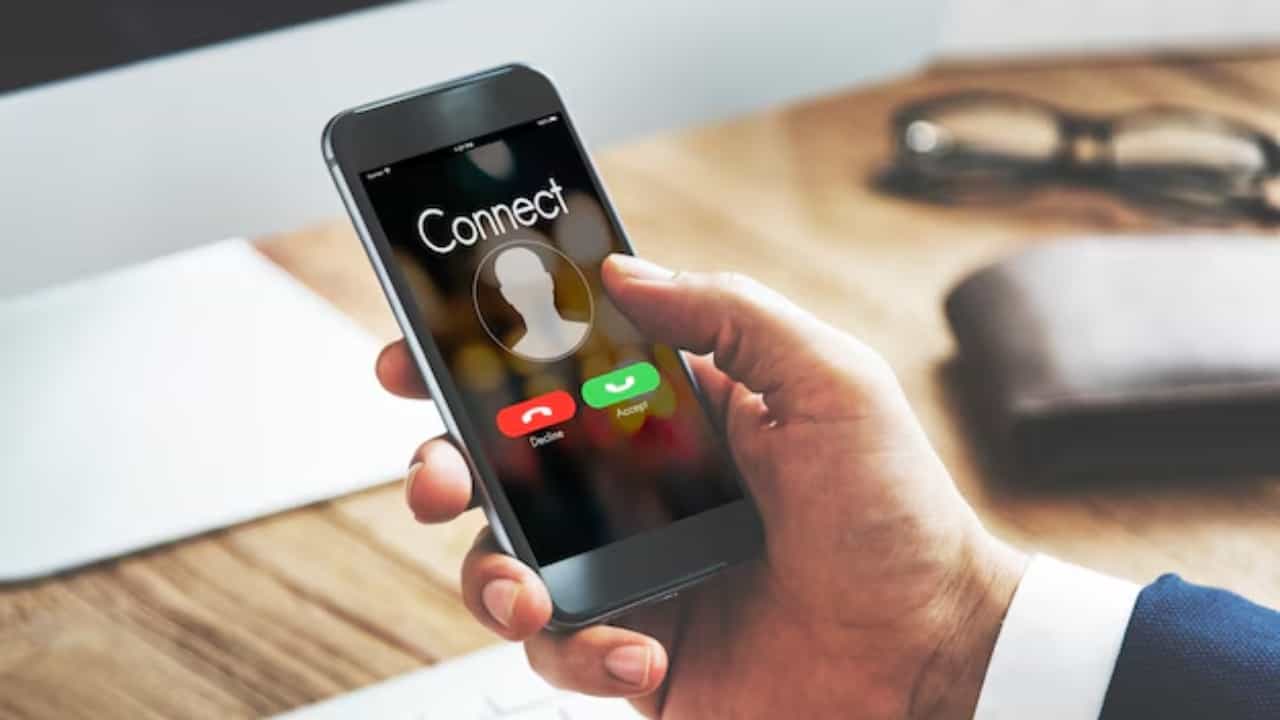 कॉल आल्यावर आता फोनच बोलेल तुमच्या आवाजात, जाणून घ्या स्पेशल ट्रिक