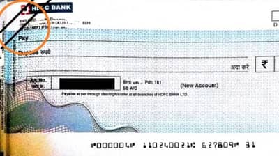 Bank Check : चेकवर दोन लाइन का मारल्या जातात? याचा अर्थ तुम्हाला माहीत आहे का?