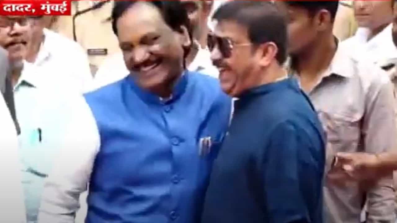 इलेक्शन संपलं, वैर संपलं... महायुती आणि महाविकास आघाडीतील दोन नेत्यांची गळाभेट...  पुढे काय झालं बघा व्हिडीओ