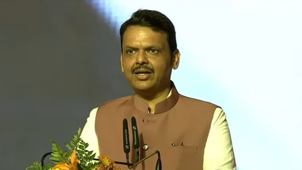 Maharashtra Govt Formation: महाराष्ट्र आता थांबणार नाही..., देवेंद्र फडणवीस यांच्यासोबत कुणी-कुणी घेतली शपथ? वाचा सविस्तर Maharashtra Govt Formation: महाराष्ट्र आता थांबणार नाही..., देवेंद्र फडणवीस यांच्यासोबत कुणी-कुणी घेतली शपथ? वाचा सविस्तर