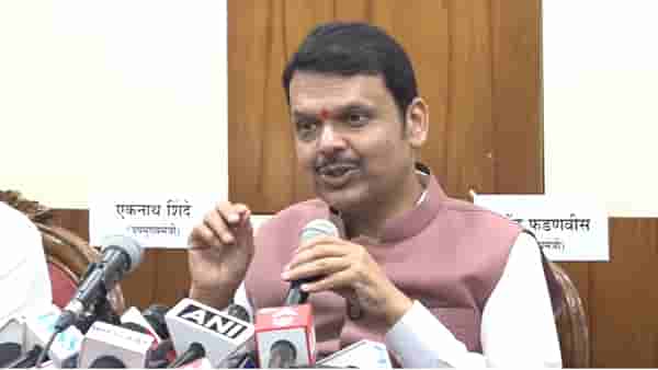 ‘शपथविधीला राज ठाकरे, शरद पवार, उद्धव ठाकरेंना स्वतः निमंत्रण दिलं पण…’, अनुपस्थितीवर फडणवीस काय म्हणाले?