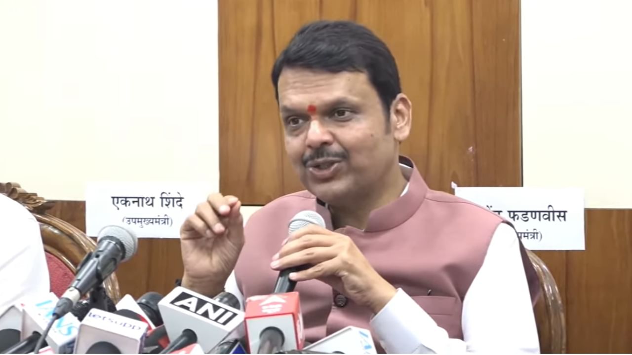 Devendra Fadnavis : अजित पवार दिल्लीत, एकनाथ शिंदे मुंबईत, असं का? अखेर देवेंद्र फडणवीसांनी सांगितलं सत्य Devendra Fadnavis : अजित पवार दिल्लीत, एकनाथ शिंदे मुंबईत, असं का? अखेर देवेंद्र फडणवीसांनी सांगितलं सत्य
