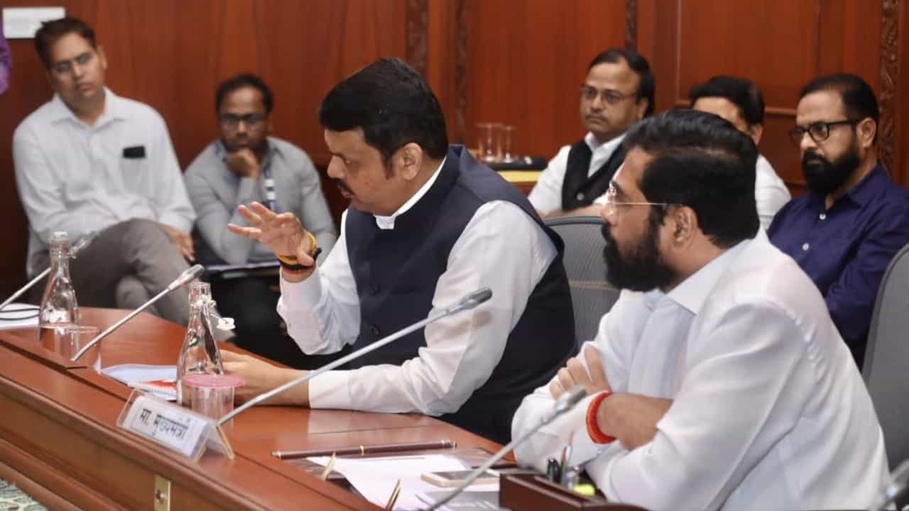 Kurla Bus Accident : कुर्ला बस अपघातप्रकरणी मुख्यमंत्री फडणवीसांकडून 5 लाखांची मदत; म्हणाले, 'दुःखात सहभागी अन्...'