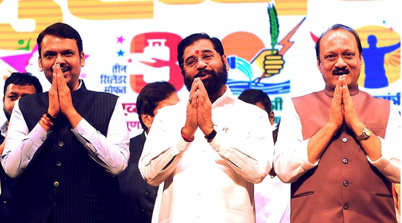 राष्ट्रवादी-शिवसेना यांची खाती फिक्स, मात्र भाजपात अजूनही ट्वीस्ट ! राष्ट्रवादी-शिवसेना यांची खाती फिक्स, मात्र भाजपात अजूनही ट्वीस्ट !
