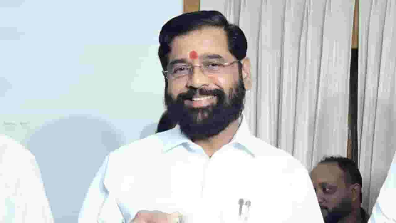 Eknath Shinde : “याला भेट, त्याला भेट अन् दुसऱ्या दिवशी घरी थेट”, एकनाथ शिंदे यांचा कोणाला खोचक टोला? Eknath Shinde : “याला भेट, त्याला भेट अन् दुसऱ्या दिवशी घरी थेट”, एकनाथ शिंदे यांचा कोणाला खोचक टोला?