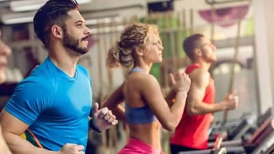 New year 2025 : जे झालं ते झालं... सुखी आणि निरोगी जगायचंय? नव्या वर्षात या टिप्स फॉलो करा