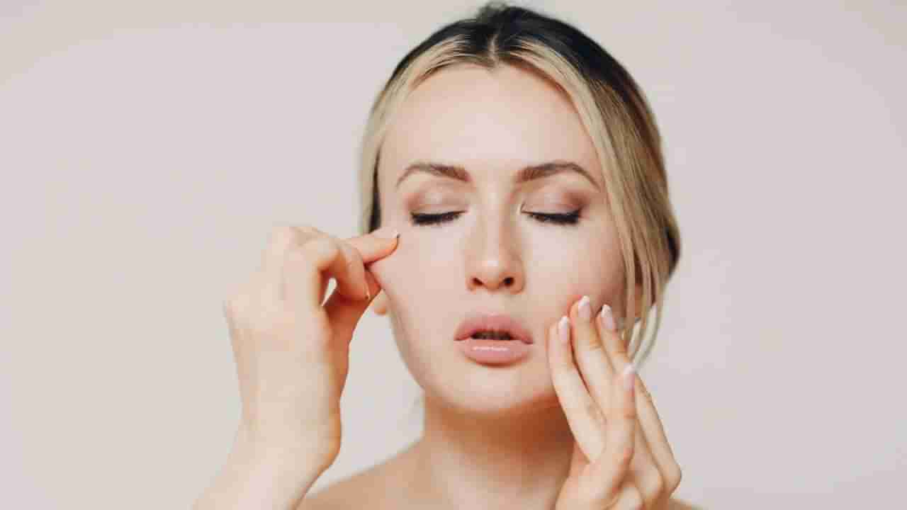 facial yoga benefits : चेहऱ्यावरील सूज कमी करण्यासाठी सकाळी उठल्यावर करा हे काम; फायदे जाणून व्हाल थक्क....