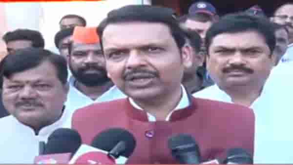 आठ वर्षानंतरही फडणवीसांची पीडित कुटुंबाला साथ; कोपर्डी प्रकरणातील पीडितेच्या बहिणीच्या लग्नाला मुख्यमंत्र्यांची उपस्थिती