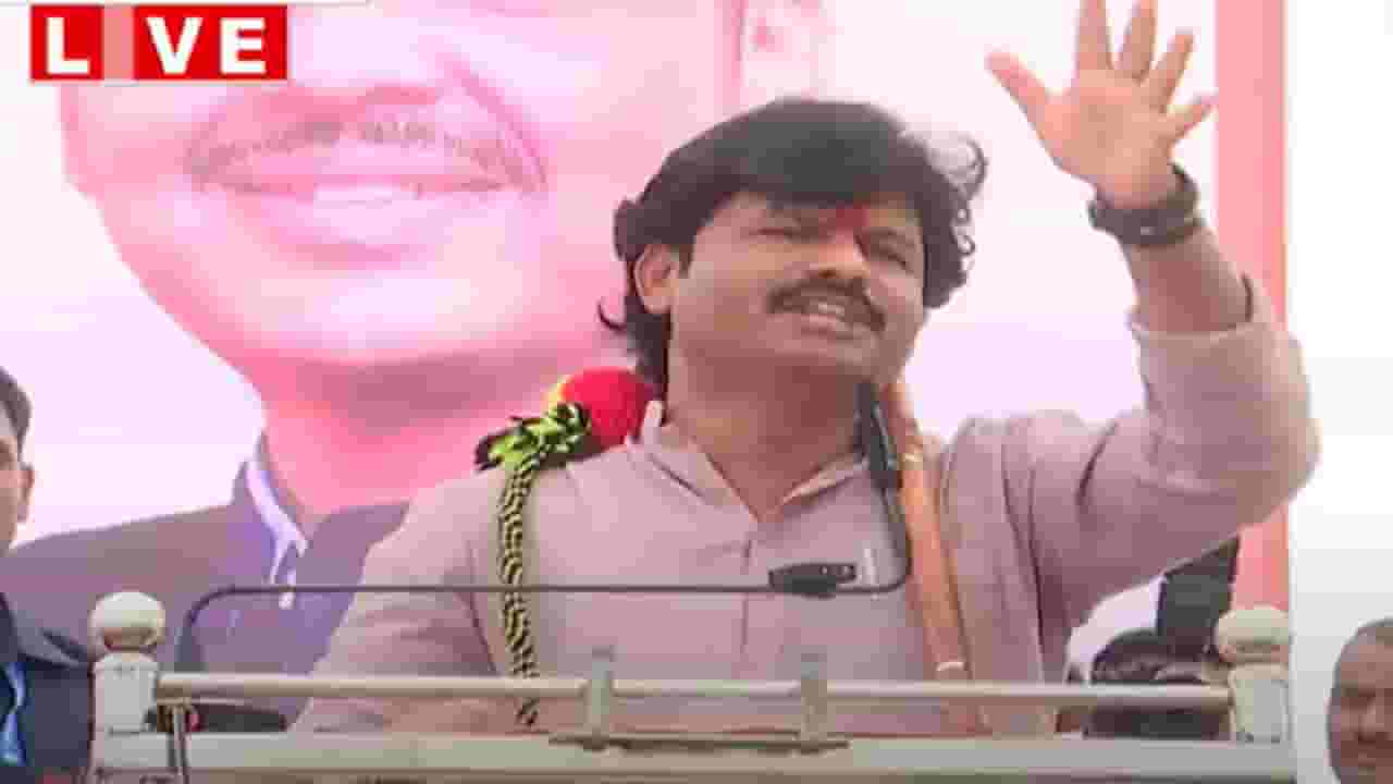 Gopichand Padalkar : '100 शकुनी मेल्यावर...', पडळकरांकडून शरद पवारांचा एकेरी उल्लेख अन् मारकवाडीत येण्याचं सांगितलं कारण Gopichand Padalkar : '100 शकुनी मेल्यावर...', पडळकरांकडून शरद पवारांचा एकेरी उल्लेख अन् मारकवाडीत येण्याचं सांगितलं कारण