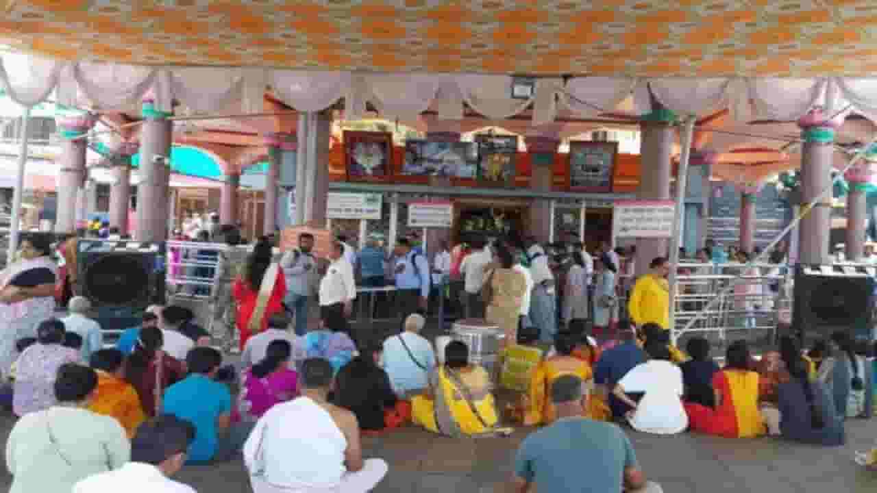 Datta Jayanti 2024 : कोल्हापूरच्या नृसिंहवाडीत दत्त जयंतीचा उत्साह, पहाटेपासून मंदिर परिसर भाविकांनी फुललं