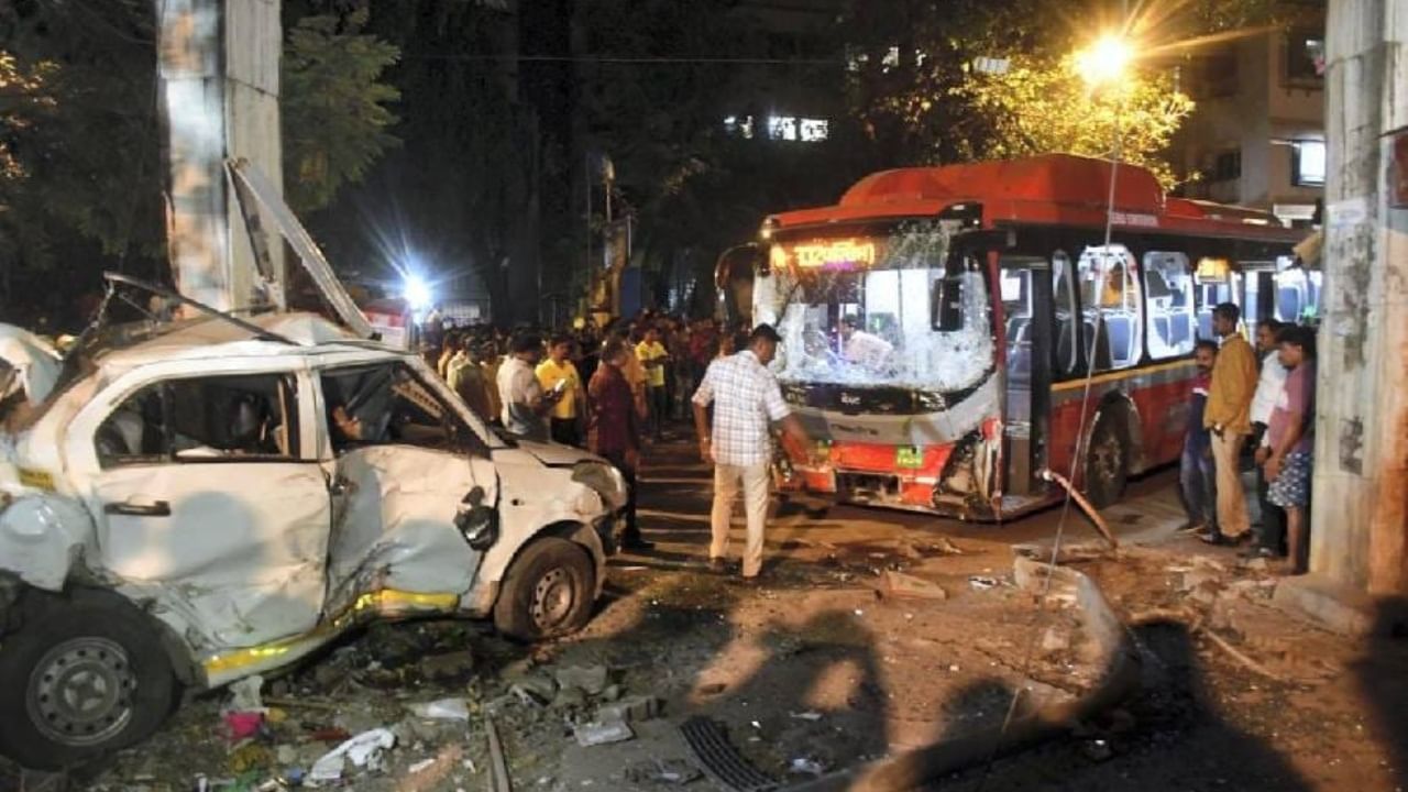 नोकरीचा पहिला दिवस भरुन घरी परतण्यासाठी निघाली अन्... कुर्ल्यातील बस अपघातात 19 वर्षीय तरुणीचा करुण अंत नोकरीचा पहिला दिवस भरुन घरी परतण्यासाठी निघाली अन्... कुर्ल्यातील बस अपघातात 19 वर्षीय तरुणीचा करुण अंत