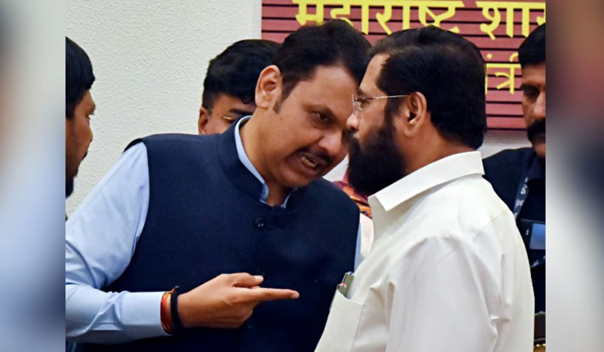 शपथविधीला आता 48 तास शिल्लक, अजूनही गृहखात्यावरुन पेच कायम शपथविधीला आता 48 तास शिल्लक, अजूनही गृहखात्यावरुन पेच कायम