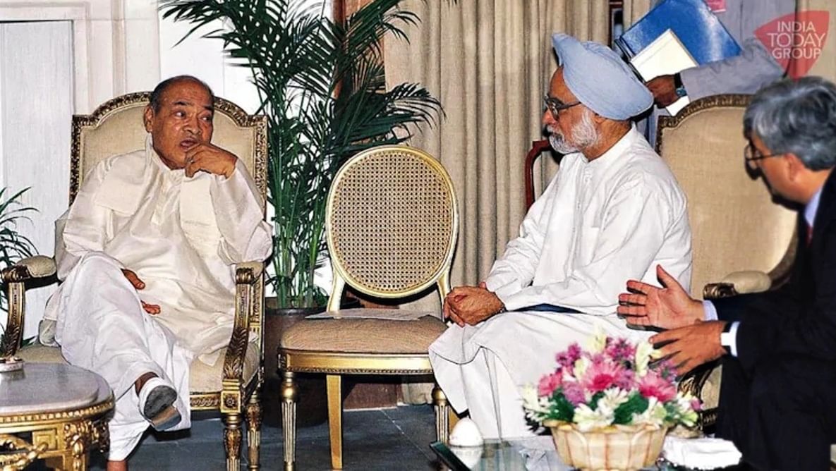 यापूर्वी तेरा वर्षांपूर्वी पंतप्रधान नरसिंह राव यांच्या काळात सरकारमध्ये भारताचे ते अर्थमंत्री बनले.पंतप्रधान असताना त्यांनी अनेक साहसी निर्णय घेतले. परंतू त्याहून अधिक योगदान त्यांनी अर्थमंत्री असताना दिले. १९९१ मध्ये त्यांनी भारतीय अर्थव्यवस्थेला जगाची कवाडे खुली करून आर्थिक उदारीकरणाची सुरुवात केली.